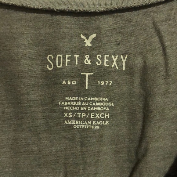 ✨2/$10✨ American Eagle Floral Dark Army Green V-Neck Tee - Picture 2 of 6